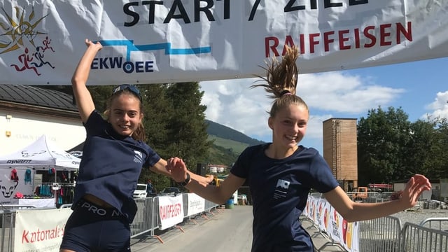 Saskia Barbüda e Valeria Benderer gudognan cursa da 5.2 km