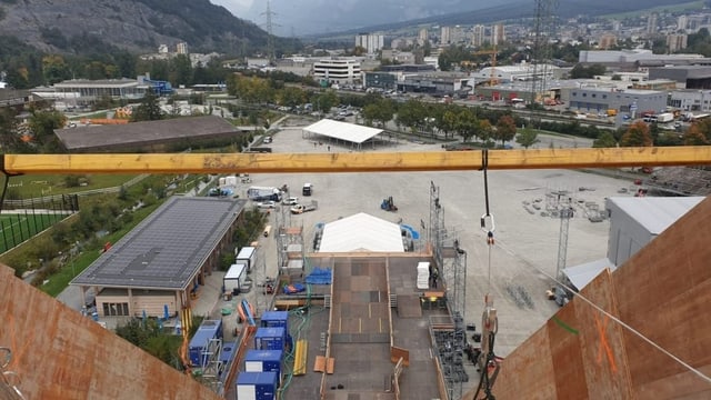 Preparaziuns per il festival da Big Air