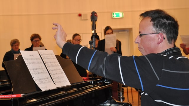 Jürg Wasescha, dirigent da plirs chors