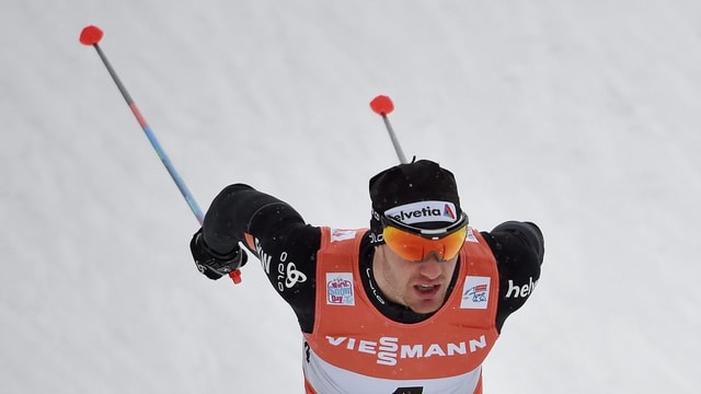 Dario Cologna in acziun durant la cursa ad Oberstdorf in schaner 2017.