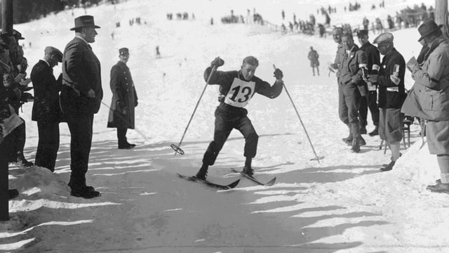 L'atlet cun il numer 13 als gieus olimpics 1928 a San Murezzan.