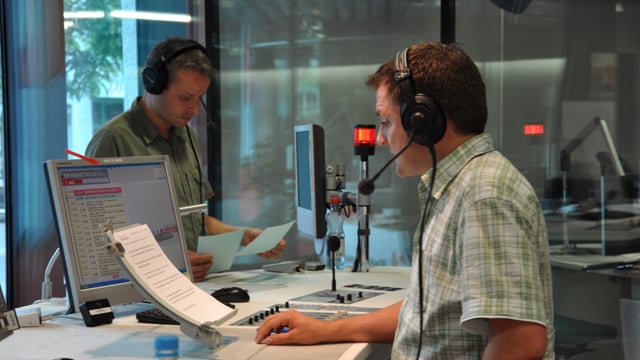 Ils redacturs da novitads da RTR il 2010, Federico Belotti e Valentin Schmed. 