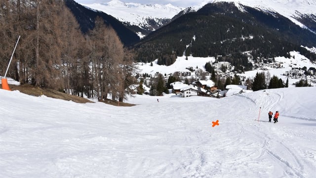 Ina pista da skis cun duas persunas.