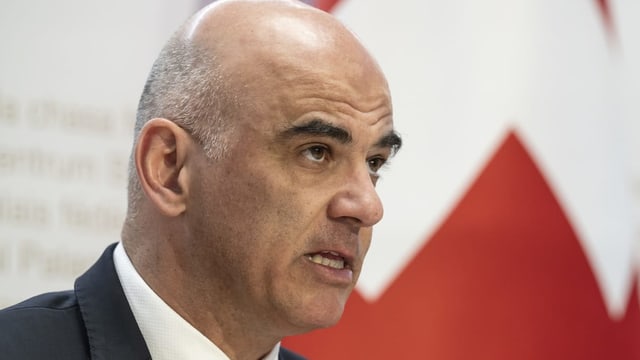 Alain Berset accentuescha: Sancziuns bain, armas betg