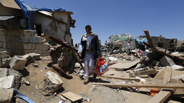 Chasas destruidas en il Jemen.