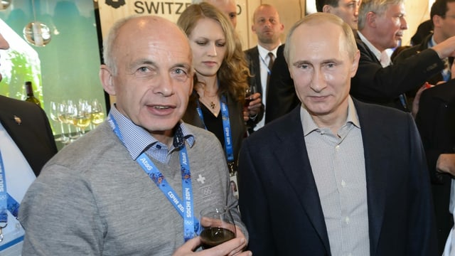 Purtret dad Ueli Maurer e Wladimir Putin che stattan in dasper l'auter. 