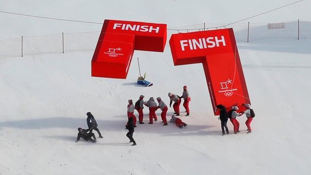 Persunas cun elements d'ina cursa da skis