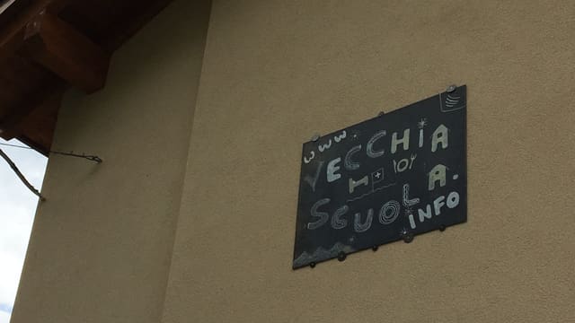 Mezdi: Transmidà ina scola en in hotel sur Chiavenna