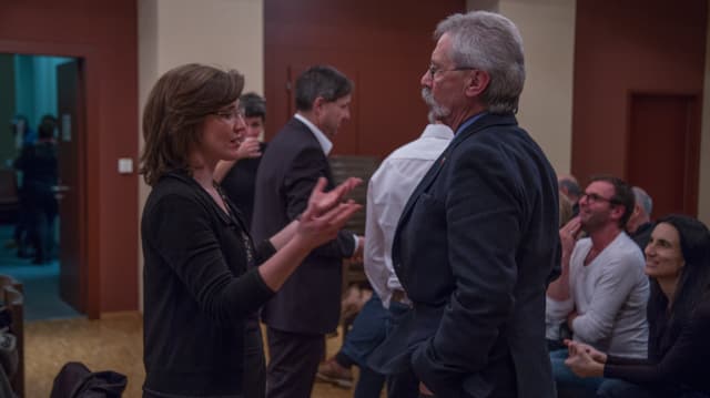 La nova presidenta da la vischnanca da Glion, Carmelia Maissen ed il prsident dal parlament, Lorenz Alig en ina discussiun animada. La nova presidenta da la vischnanca da Glion, Carmelia Maissen ed il prsident dal parlament, Lorenz Alig en ina discussiun animada.