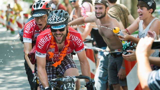 ciclists durant il campiunadi mundial 2013 a Losanna.