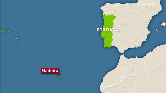 Purtret d'ina carta che mussa Portugal da vart dretga e Madeira amez la mar. 