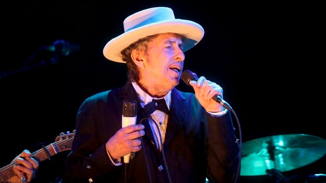 Bob Dylan durant in concert. 