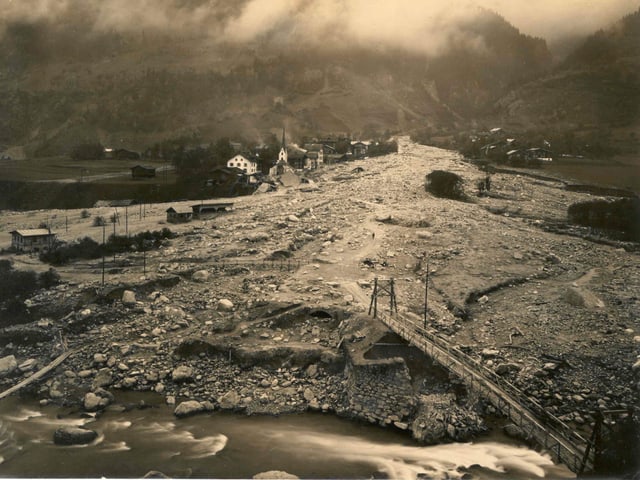La bova da Zignau cun l’emprim piogn e l’emprima punt provisorica sur il Rain. La bova da Zignau cun l’emprim piogn e l’emprima punt provisorica sur il Rain.