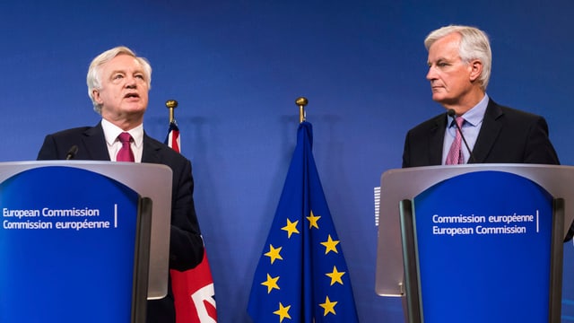 David Davis (Gronda Britannia) e Michel Barnier (UE) curt avant las emprimas tractativas da Brexit a Brüssel.