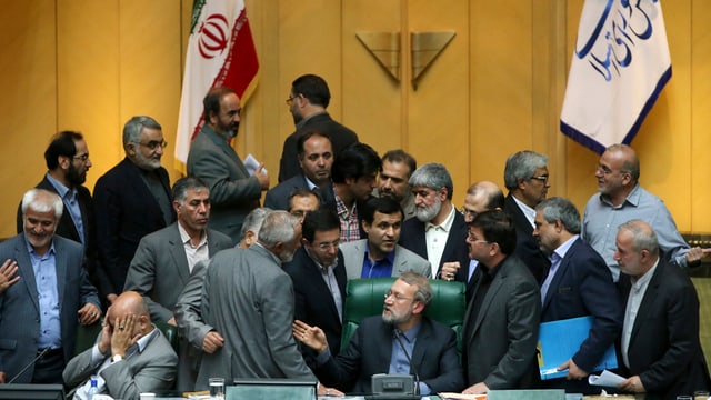 Umens dal parlament iranais.