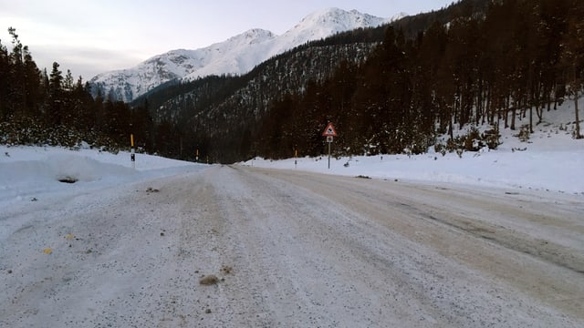 La via dal Pass dal Fuorn è bella alba, senza sal