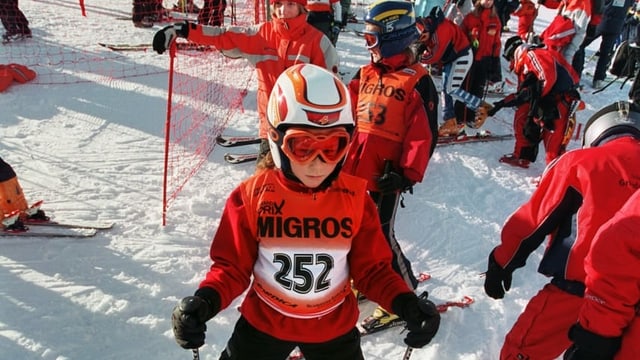 Uffants a la partenza da cursa da skis