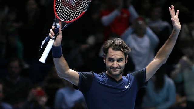 Roger Federer giubilescha suenter la victoria en il mezfinal cunter ses ami Stan Wawrinka a Londra.