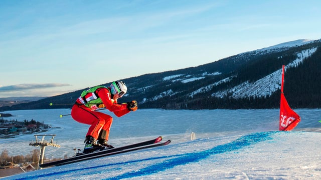 Alex Fiva ha gudagnà la cursa da skicross a Mals.  