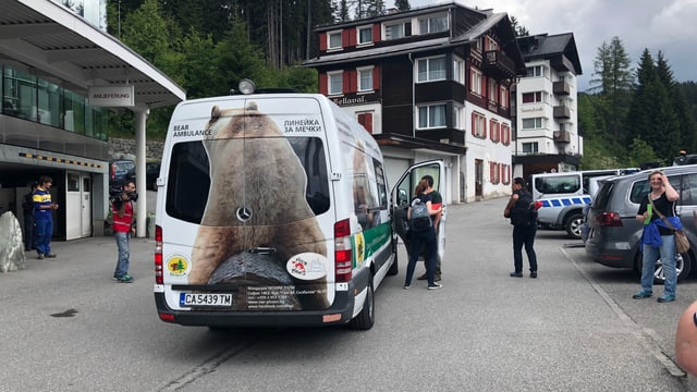 Ambulanza d'urs che ha transportà Napa.