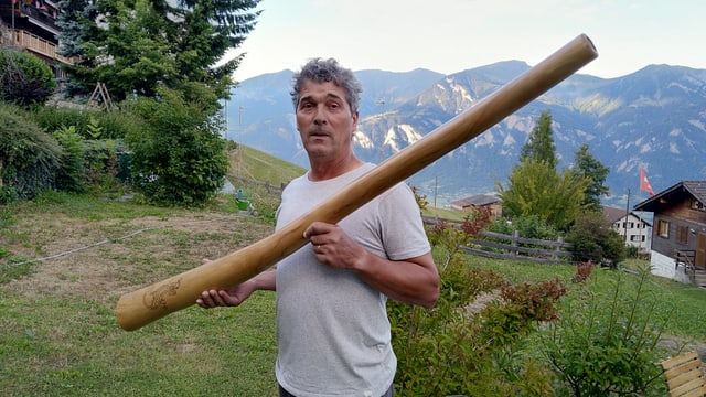 Bunura: Hanspeter Reimer fa sezs didgeridoos
