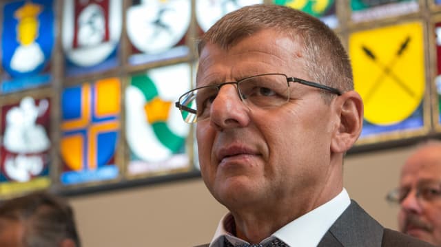 President communal Sepp Föhn davart ils proxims pass