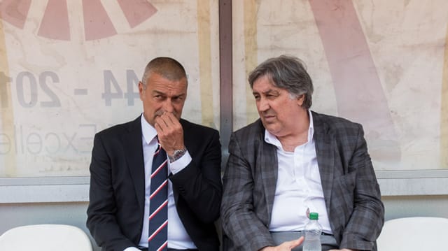 Il trenader Andrea Manzo (san.) ed il president da l'FC Lugano, Angelo Renzetti