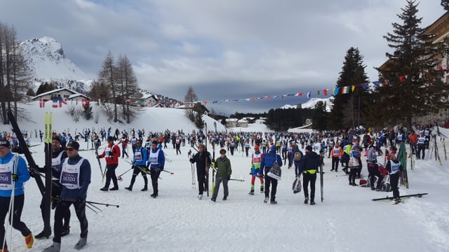 Live: L'atmosfera al start e co l'elita sa stgauda avant la cursa