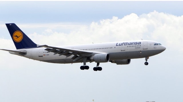 Eroplan da la Lufthansa.