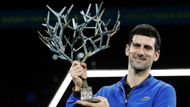 Novak Djokovic cun trofea.