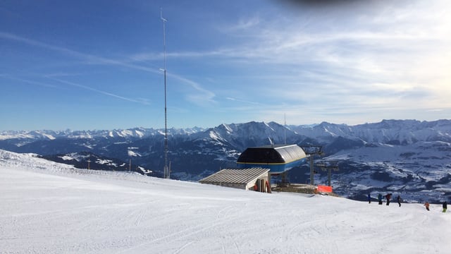 Il mast da mesiraziun da la MBRsolar SA sisum il territori da skis da Breil/Vuorz/Andiast l'enviern 2016/17.