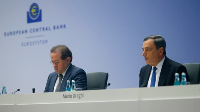 Mario Draghi da l'EZB davant las medias