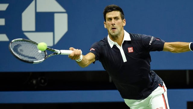 Novak Djokovic, il giugader da tennis, en acziun