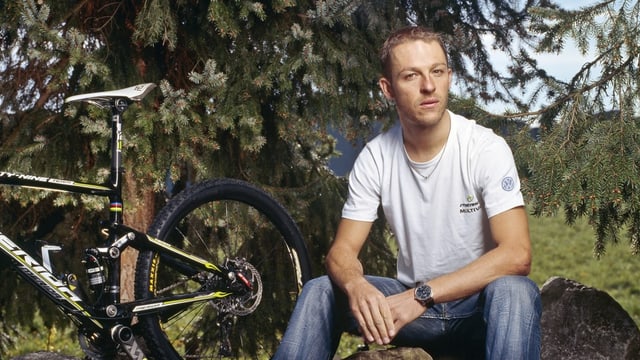 Iniziant Ralph Näf davart il «Bike Revolution»
