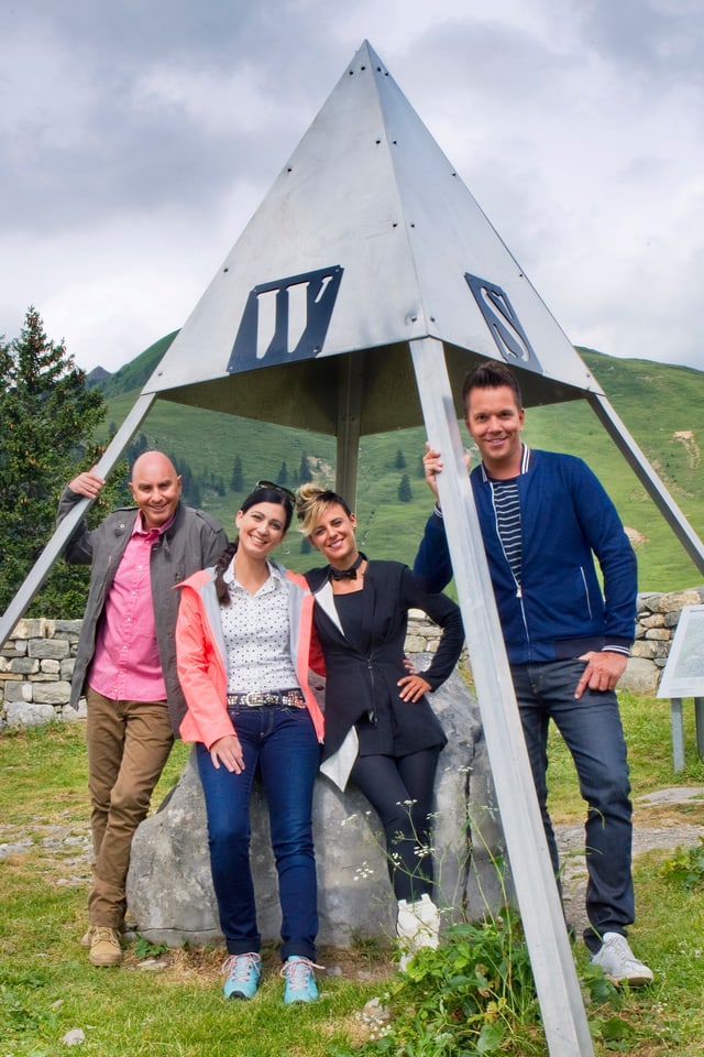 moderaturas e moderaturs sut il simbol dal center geografic da la svizra moderaturas e moderaturs sut il simbol dal center geografic da la svizra