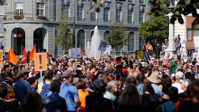 Demonstrants a Bienna.