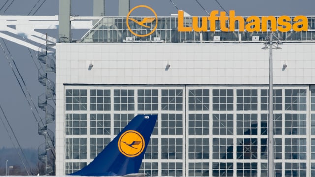 Aviun da la Lufthansa avant bajetg da la Lufthansa. 
