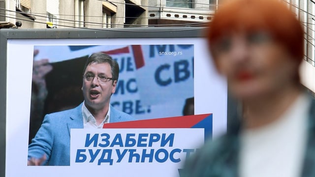 L'opposiziun renfatscha a Vucic corrupziun e da controllar medias e giustia.