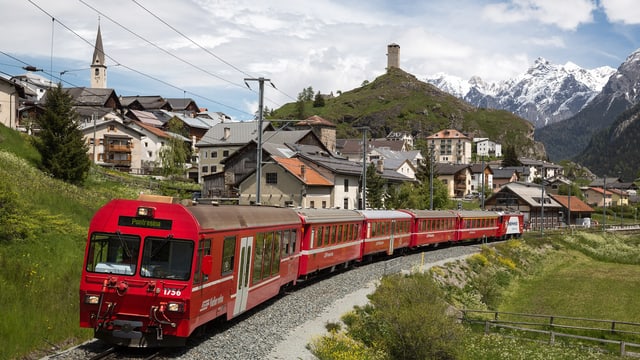 Saira: Bus retic enstagl da Viafier retica – hai num bainbaud en l’Engiadina Bassa