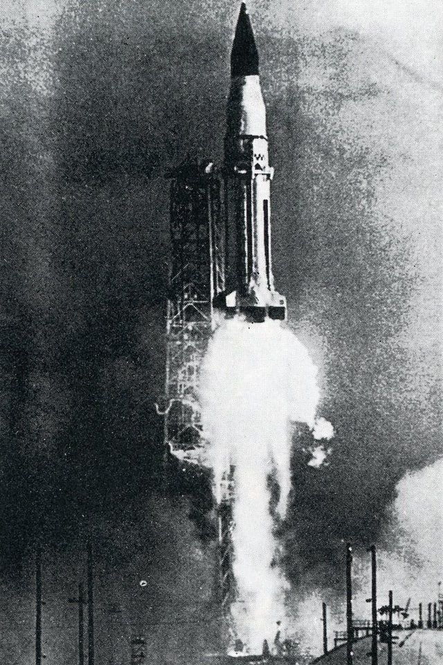 Racheta Saturn sittada da Cape Kennedy 1964