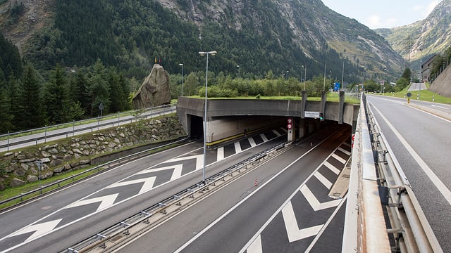 Entrada al tunnel dal Gottard al portal nord a Göschenen.
