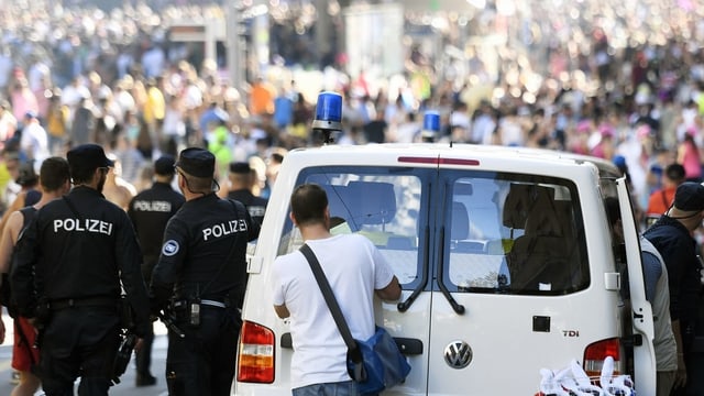 La polizia ha arrestà radund 78 persunas a l'ur da la Street Parade.