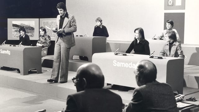 Il studio da «Testas Finas» cun il moderatur ed ils candidats da Sumvitg e Samedan. Il studio da «Testas Finas» cun il moderatur ed ils candidats da Sumvitg e Samedan.