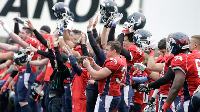 Mezdi: L’equipa grischuna da l'American Football per la 9avla giada campiun svizzer