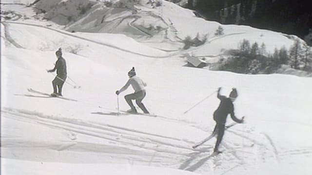 foto nair ed alv, trais skiunzs en la naiv entira avant ca. 50 onns