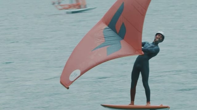 Il nov sport da wingsurfing