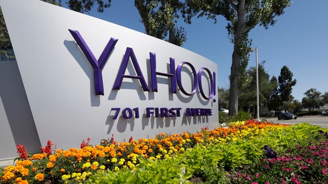 Il logo da Yahoo davantvi flurs. 