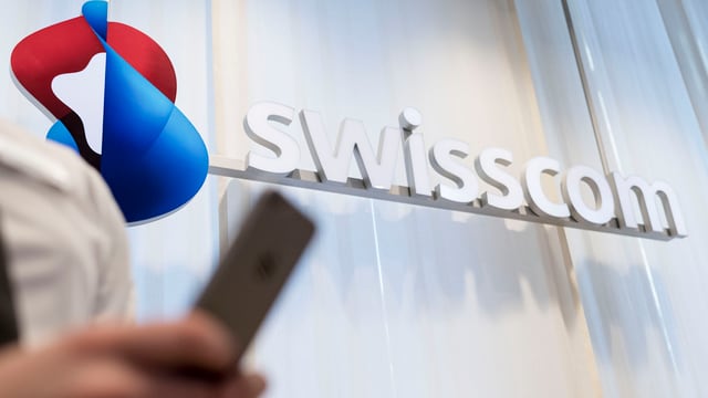 Logo da la Swisscom cun in telefonin davantvart