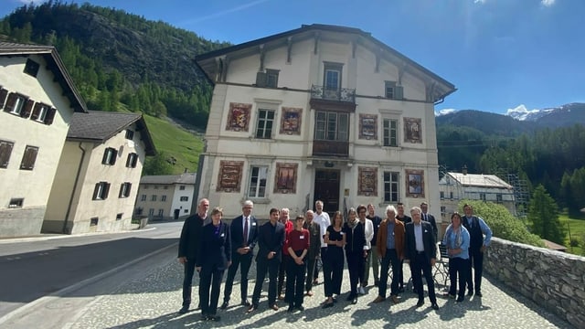 Avertura da l'hotel Liun cun prominenza