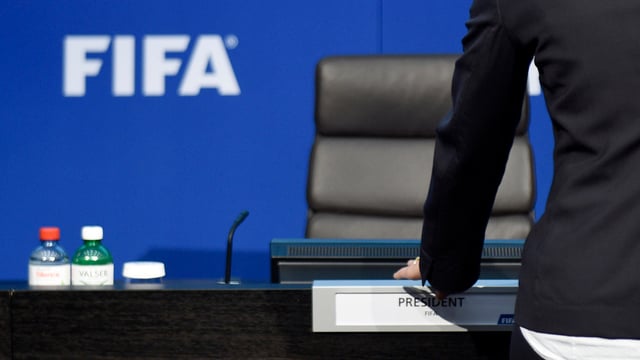podium cun signet da la Fifa.